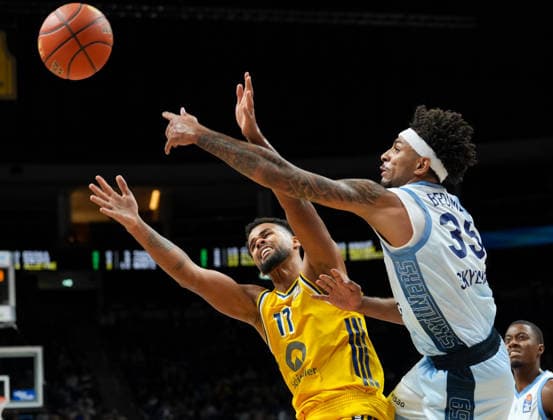 Norris Agbakoko (Alba Berlin), 17, vs. Roman Bedime (Fraport Skyliners Frankfurt), 35 GER, Alba Berlin vs. Fraport Skyliners Frankfurt, easyCredit BBL, Matchday 2, 2026–27 Season, Uber Arena, Berlin, September 24, 2026, Alba Berlin vs. Fraport Skyliners Frankfurt, easyCredit BBL, Matchday 2, 2026–27 season, September 24, 2026, Berlin Copyright: xEibner-Pressefoto ScottxColemanx EP_SCN