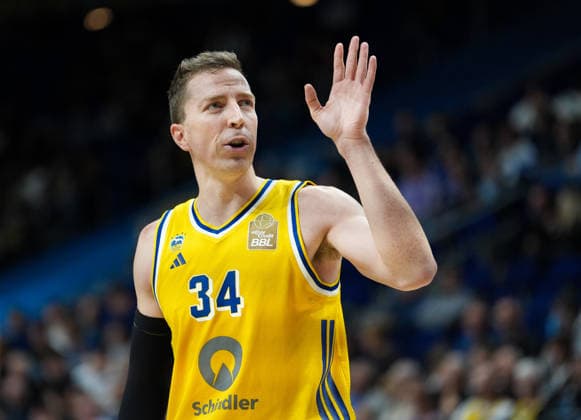 Justin Bean of Alba Berlin, 34, gestures during the game between Alba Berlin and Fraport Skyliners Frankfurt, easyCredit BBL, Matchday 2, 2026–27 season, Uber Arena, Berlin, September 24, 2026, Alba Berlin vs. Fraport Skyliners Frankfurt, easyCredit BBL, Matchday 2, 2026–27 season, September 24, 2026, Berlin Copyright: xEibner-Pressefoto ScottxColemanx EP_SCN
