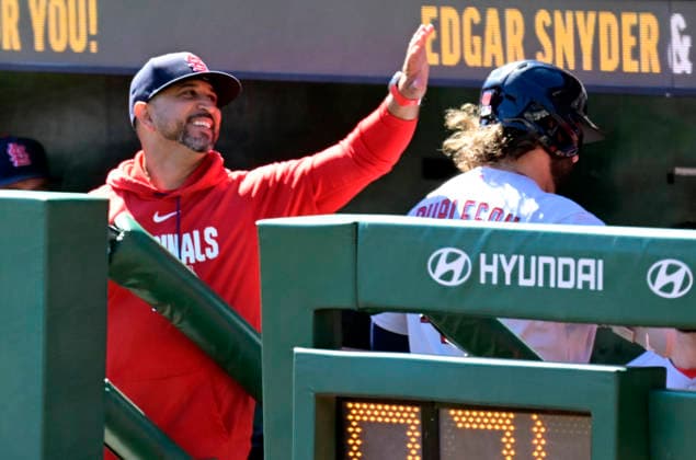 St. Louis Cardinals manager Oliver Marmol (37) congratulates St. Louis Cardinals first baseman Alec Burleson (41) following his solo homer in the first inning against the Pittsburgh Pirates at PNC Park on Thursday, Sept. 24, 2026 in Pittsburgh.  PIT2026092407 ArchiexCarpenter