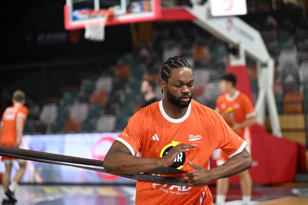 September 24, 2026, GER, Basketball, Bundesliga 2 Matchday, 2026–2027 Season, Vechta, RASTA Dome, RASTA Vechta vs. BMA365 Bamberg Baskets stretching with a resistance band Lloyd PANDI Rasta Vechta 2 Vechta RASTA Dome Lower Saxony Germany Copyright: xnordphotoxGmbHx xRojahnx
