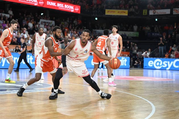 September 24, 2026, Germany, Basketball, Bundesliga 2 Matchday, 2026–2027 Season, Vechta, RASTA Dome, RASTA Vechta vs. BMA365 Bamberg Baskets Jordan WRIGHT BMA365 Bamberg Baskets 3 Matt LEWIS Rasta Vechta 11 Vechta RASTA Dome Lower Saxony Germany Copyright: xnordphotoxGmbHx xRojahnx