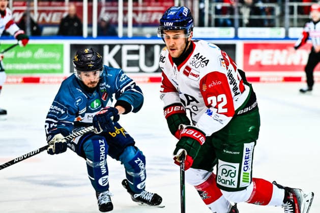 Noel Hoefenmayer, Augsburg Panthers; 22 Mac Hollowell, Iserlohn Roosters, 81, GER, Iserlohn Roosters vs. Augsburg Panthers, Ice Hockey, Penny DEL, Matchday 3, 2026–2027 Season, September 24, 2026, GER, Iserlohn Roosters vs. Augsburger Panther, Ice Hockey, Penny DEL, Matchday 3, 2026–2027 Season, September 24, 2026, Iserlohn Copyright: xJonasxBrockmann Eibner-Pressefotx EP_JBN