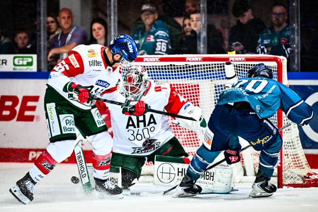 Ryan Button, Augsburger Panther, 55; Peyton Jones, Augsburger Panther, 41; Justin Scott, Iserlohn Roosters, 20, GER, Iserlohn Roosters vs. Augsburg Panthers, Ice Hockey, Penny DEL, Matchday 3, 2026–2027 Season, September 24, 2026, GER, Iserlohn Roosters vs. Augsburger Panther, Ice Hockey, Penny DEL, Matchday 3, 2026–2027 Season, September 24, 2026, Iserlohn Copyright: xJonasxBrockmann Eibner-Pressefotx EP_JBN
