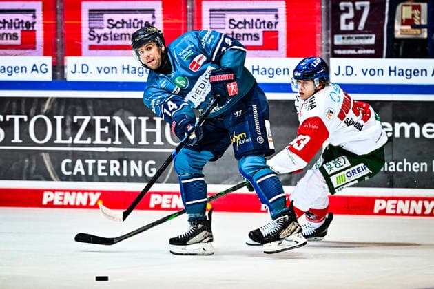 Cole Maier, Iserlohn Roosters; 14 Tim Wohlgemuth, Augsburger Panther; 33, GER; Iserlohn Roosters vs. Augsburger Panther, ice hockey, Penny DEL, Matchday 3, 2026–2027 season, September 24, 2026, GER, Iserlohn Roosters vs. Augsburger Panther, Ice Hockey, Penny DEL, Matchday 3, 2026–2027 Season, September 24, 2026, Iserlohn Copyright: xJonasxBrockmann Eibner-Pressefotx EP_JBN
