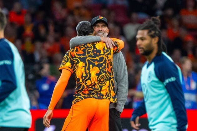 Soccer, Men s, 2026–27 Season, UEFA Nations League League A, Group 2, Matchday 1 in Amsterdam, Netherlands vs. Germany; Virgil van Dijk of the Netherlands greets and hugs coach Jürgen Klopp of Germany, September 24, 2026, Copyright: xMatthiasxKochx