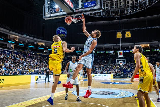 Basketball Berlin, September 24, 2026; 2026–2027 Season; EasyCredit BBL 1 Bundesliga Men; Alba Berlin vs. Skyliners Frankfurt; Race Thompson (Frankfurt, No. 05); Sam Griesel (Alba Berlin, No. 05)
