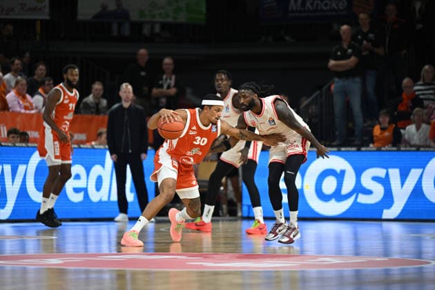 September 24, 2026, GER, Basketball, Bundesliga 2 Matchday, 2026–2027 Season, Vechta, RASTA Dome, RASTA Vechta vs. BMA365 Bamberg Baskets Nelson WEIDEMANN Rasta Vechta 30 Jordan JONES BMA365 Bamberg Baskets 4 Vechta RASTA Dome Lower Saxony Germany Copyright: xnordphotoxGmbHx xRojahnx