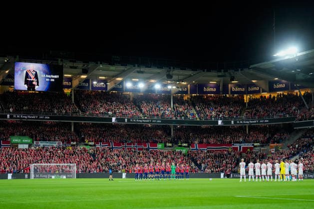 Soccer, Nations League Men Norway Denmark Oslo 20260924 A one-minute round of applause for King Harald during the Nations League soccer match between Norway and Denmark at Ullevaal Stadium. Photo: Fredrik Varfjell, NTB, Oslo, Norway. EDITORIAL USE ONLY. RESTRICTED USE FOR BETTING COMPANIES  Copyright: xFredrikxVarfjellx xNTBx