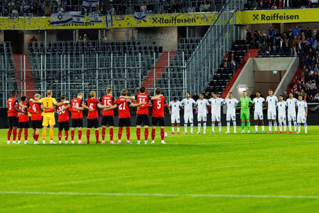 LINZ, AUSTRIA - 24 SEPTEMBER 2026: Image shows Austria and Israel during a minute of silence during UEFA Nations League 2026 27 League B, Group B3, Round 1: Austria vs Israel at Raiffeisen Arena on 24 09 2026 in Linz, Austria. Austria Copyright: xFröhlichxPascalx