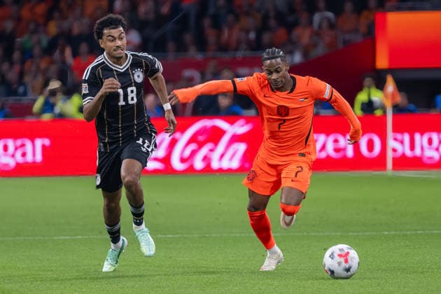 Nathaniel Brown of Germany, 18, and Crysencio Summerville of the Netherlands, 7, in a sprint duel between the Netherlands and Germany, soccer, UEFA Nations League, Matchday 1, Group B, 2026–2027 season, September 24, 2026, Netherlands vs. Germany, soccer, UEFA Nations League, Matchday 1, Group B, 2026–2027 season, September 24, 2026, Amsterdam Copyright: xEibner-Pressefoto ThomasxHaeslerx EP_THR