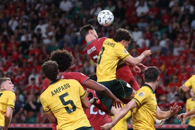 Lisbon, Portugal, September 24: Ruben Dias (Portugal) and Neco Williams (Wales) in action with the ball during the UEFA Nations League 2026–27 League Phase Matchday 1 match between Portugal and Wales at Estádio José Alvalade on September 24, 2026, in Lisbon, Portugal Copyright: HMBxMedia JoaquimxFerreira