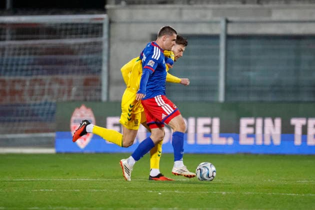 Edgaras Utkus (Lithuania), 03, and Fabio Luque Notaro (Liechtenstein), 07, in a footrace; Liechtenstein, UEFA Nations League, Matchday 1, Liechtenstein vs. Lithuania, September 24, 2026, Vaduz Rheinpark Stadium, Liechtenstein Copyright: xGrantxHubbsx