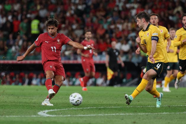 Lisbon, Portugal, September 24: João Félix of Portugal scores the goal to make it 1–0 against Ben Davies of Wales during the UEFA Nations League 2026–27 League Phase Matchday 1 match between Portugal and Wales at Estádio José Alvalade on September 24, 2026, in Lisbon, Portugal Copyright: HMBxMedia JoaquimxFerreira