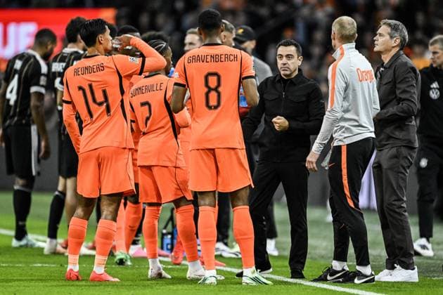 AMSTERDAM - Netherlands coach Xavi Hernandez surrounded by the Oranje squad during the UEFA Nations League match between the Netherlands and Germany at the Johan Cruijff ArenA on September 24, 2026, in Amsterdam, the Netherlands. ANP OLAF KRAAK UEFA Nations League 2025 26 xVIxANPxSportx xxANPxIVx 569965180 originalFilename: 569965180.jpg