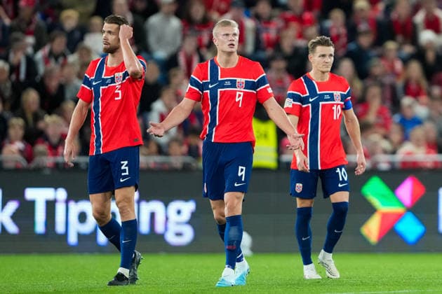 Soccer, Nations League Men Norway Denmark Oslo 20260924 Norway s Kristoffer Vassbakk Ajer, Erling Braut Haaland, and Martin Ødegaard during the Nations League soccer match between Norway and Denmark at Ullevaal Stadium. Photo: Fredrik Varfjell, NTB, Oslo, Norway. EDITORIAL USE ONLY. RESTRICTED USE FOR BETTING COMPANIES.  Copyright: xFredrikxVarfjellx xNTBx