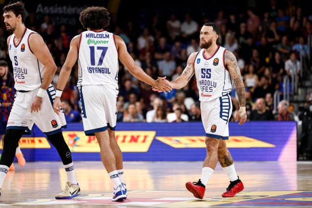 September 24, 2026, Barcelona, Barcelona, Spain: Mike James of Anadolu Efes gestures during the EuroLeague Regular Season Round 1 match played between FC Barcelona, Barca and Anadolu Efes at Palau Blaugrana on September 24, 2026 in Barcelona, Spain. Barcelona Spain - ZUMAa181 20260924_zaa_a181_052 Copyright: xJavierxBorregox