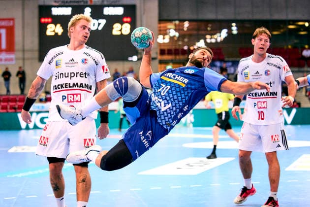 Mohamed Amine Darmoul, 70, TVB 1898 Stuttgart, taking a shot. In the background: Marek Nissen, 6, HC Erlangen, and Florian Scheerer, 10, HC Erlangen, September 24, 2026. Handball DHB Cup, 2026–2027 season, Round 2: TVB 1898 Stuttgart vs. HC Erlangen, Nuremberg Metropolitan Region, HCE PeKo xpexkox