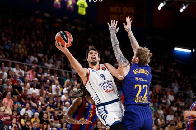 September 24, 2026, Barcelona, Barcelona, Spain: Dario Saric of Anadolu Efes in action during the EuroLeague Regular Season Round 1 match played between FC Barcelona, Barca and Anadolu Efes at Palau Blaugrana on September 24, 2026 in Barcelona, Spain. Barcelona Spain - ZUMAa181 20260924_zaa_a181_057 Copyright: xJavierxBorregox