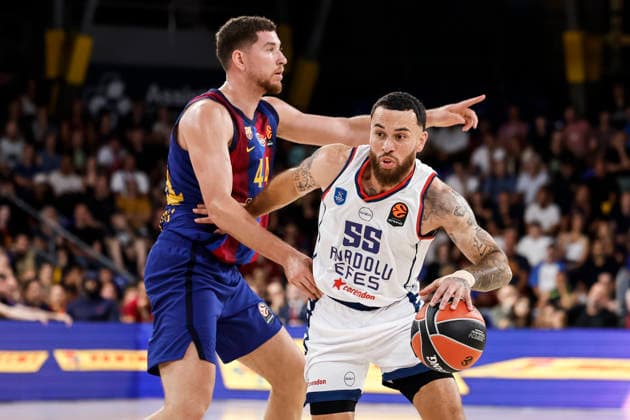 September 24, 2026, Barcelona, Barcelona, Spain: Mike James of Anadolu Efes and Joel Parra of FC Barcelona, Barca in action during the EuroLeague Regular Season Round 1 match played between FC Barcelona and Anadolu Efes at Palau Blaugrana on September 24, 2026 in Barcelona, Spain. Barcelona Spain - ZUMAa181 20260924_zaa_a181_061 Copyright: xJavierxBorregox