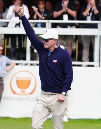 MEDINAH, IL - SEPTEMBER 24: Team USA Presidents Cup captain Brandt Snedeker gives a thumbs up to the fans on the first tee during the first round of the 2026 Presidents Cup on September 24, 2026, at Medinah Country Club in Medinah, Illinois. (Photo by Brian Spurlock Icon Sportswire) GOLF: SEP 24 Presidents Cup EDITORIAL USE ONLY Icon26092415