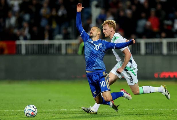 UEFA Nations League Group Stage, Fadil Vokrri Stadium, Pristina, Kosovo 24 9 2026 Kosovo vs Republic of Ireland Kosovo s Edon Zhegrova and Liam Scales of Ireland Edon Zhegrova and Liam Scales 24 9 2026  Copyright: xx RB1_5839