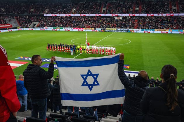 SOCCER - NL, AUT vs ISR LINZ,AUSTRIA,24.SEP.26 - SOCCER - UEFA Nations League, group stage, OEFB international match, Länderspiel, Nationalmannschaft Austria vs Israel. Image shows the team of Austria and the team of Israel with a Israel flag.  GEPAxpictures xManuelxBinder