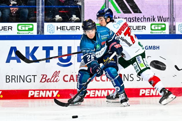 Dennis Lobach, Iserlohn Roosters, 26; Luke Toporowski, Augsburger Panther, 77, GER; Iserlohn Roosters vs. Augsburger Panther, Ice Hockey, Penny DEL, Matchday 3, 2026–2027 Season, September 24, 2026, GER, Iserlohn Roosters vs. Augsburger Panther, Ice Hockey, Penny DEL, Matchday 3, 2026–2027 Season, September 24, 2026, Iserlohn Copyright: xJonasxBrockmann Eibner-Pressefotx EP_JBN