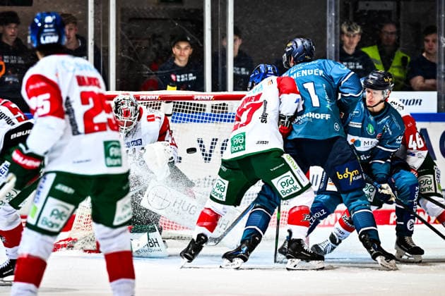 Peyton Jones of the Augsburger Panther, 41, blocks the puck in front of Maximilian Eisenmenger of the Iserlohn Roosters, 41, GER, Iserlohn Roosters vs. Augsburg Panthers, Ice Hockey, Penny DEL, Matchday 3, 2026–2027 Season, September 24, 2026, GER, Iserlohn Roosters vs. Augsburger Panther, Ice Hockey, Penny DEL, Matchday 3, 2026–2027 Season, September 24, 2026, Iserlohn Copyright: xJonasxBrockmann Eibner-Pressefotx EP_JBN
