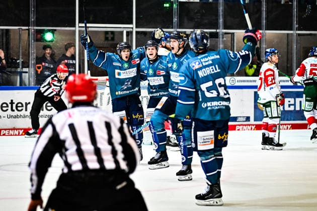 Goal celebration, cheers, joy for goal scorer Maximilian Eisenmenger of the Iserlohn Roosters, 41 Robin Norell of the Iserlohn Roosters, 56 Johannes Krauss of the Iserlohn Roosters, 16 Dennis Lobach of the Iserlohn Roosters, 26, GER, Iserlohn Roosters vs. Augsburger Panther, ice hockey, Penny DEL, Matchday 3, 2026–2027 season, September 24, 2026, GER, Iserlohn Roosters vs. Augsburger Panther, Ice Hockey, Penny DEL, Matchday 3, 2026–2027 Season, September 24, 2026, Iserlohn Copyright: xJonasxBrockmann Eibner-Pressefotx EP_JBN
