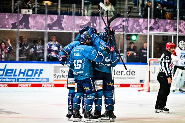 Goal celebrations, cheers, and joy for goal scorer Maximilian Eisenmenger of the Iserlohn Roosters, 41 Robin Norell of the Iserlohn Roosters, 56 Johannes Krauss of the Iserlohn Roosters, 16 Dennis Lobach of the Iserlohn Roosters, 26 Colin Ugbekile of the Iserlohn Roosters, 79, GER, Iserlohn Roosters vs. Augsburger Panther, ice hockey, Penny DEL, Matchday 3, 2026–2027 season, September 24, 2026, GER, Iserlohn Roosters vs. Augsburger Panther, Ice Hockey, Penny DEL, Matchday 3, 2026–2027 Season, September 24, 2026, Iserlohn Copyright: xJonasxBrockmann Eibner-Pressefotx EP_JBN