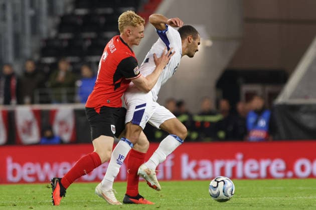 LINZ, AUSTRIA - SEPTEMBRE 24: Nicolas Seiwald of Austria and Saied Abu Farchi of Israel during the UEFA Nations League, League phase, matchday 1, Group B3 match between Austria and Israel at Oberoesterreich Arena on Septembre 24, 2026 in Linz, Austria. (Photo by Severin Aichbauer Sports Press Photo SPP) Copyright: xSeverinxAichbauer SPPx Sportspressphoto_SPR238810