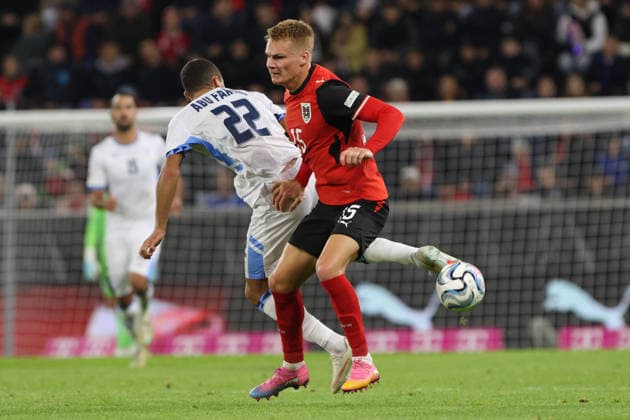 LINZ, AUSTRIA - SEPTEMBRE 24: Saied Abu Farchi of Israel amd Philipp Lienhart of Austria fighting for the ball during the UEFA Nations League, League phase, matchday 1, Group B3 match between Austria and Israel at Oberoesterreich Arena on Septembre 24, 2026 in Linz, Austria. (Photo by Severin Aichbauer Sports Press Photo SPP) Copyright: xSeverinxAichbauer SPPx Sportspressphoto_SPR238815
