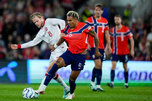 Soccer, Nations League: Norway vs. Denmark, Oslo, September 24, 2026. Denmark s Morten Hjulmand battles Norway s Antonio Nusa during the Nations League soccer match between Norway and Denmark at Ullevaal Stadium. Photo by Cornelius Poppe, NTB, Oslo, Norway. EDITORIAL USE ONLY. RESTRICTED USE FOR BETTING COMPANIES.  Copyright: xCorneliusxPoppex xNTBx
