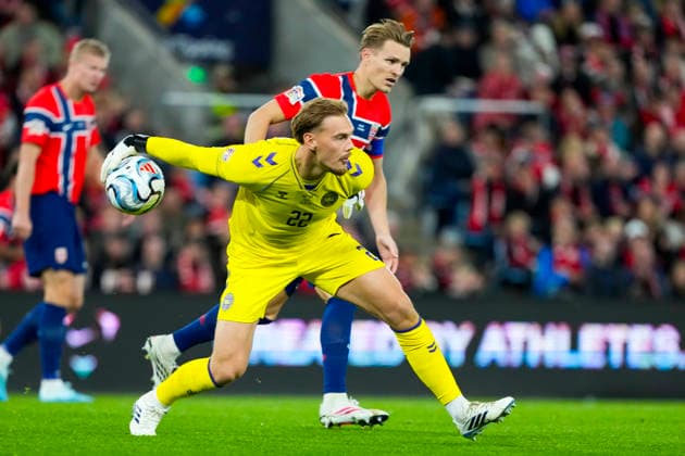 Soccer, Nations League Norway Denmark Oslo 20260924 Denmark s goalkeeper Filip Jörgensen and Norway s Martin Odegaard during the Nations League soccer match between Norway and Denmark at Ullevaal Stadium Photo: Cornelius Poppe, NTB, Oslo, Norway EDITORIAL USE ONLY RESTRICTED USE FOR BETTING COMCOMPANIES  Copyright: xCorneliusxPoppex xNTBx