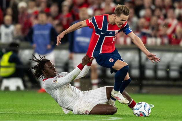 September 24, 2026: Patrick Dorgu of Denmark and Martin Ødegaard of Norway during the Nations League soccer match between Norway and Denmark on September 24, 2026 in Oslo. Photo by Marius Simensen, BILDBYRAN COP 238 VG1005 bbeng soccer football fotball Nations League international match Norway Denmark  Copyright: MARIUSxSIMENSEN BB260924ZF018