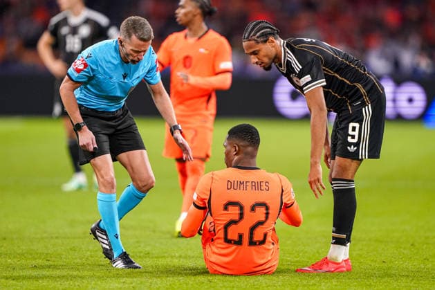 2026-09-24 Netherlands v Germany - Nations League AMSTERDAM, NETHERLANDS - SEPTEMBER 24: Denzel Dumfries of the Netherlands lies on the ground with an injury during the Nations League match between Netherlands and Germany at Johan Cruijff ArenA Amsterdam Johan Cruijff ArenA Netherlands Content not available for redistribution in The Netherlands directly or indirectly through any third parties. Copyright: xAndrexWeeningx