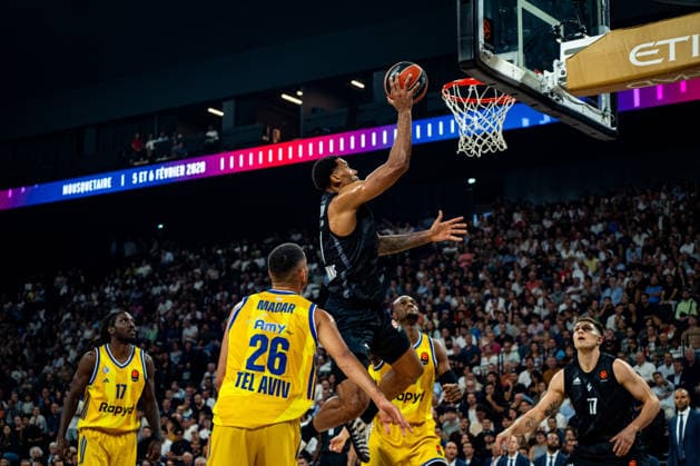 ASVEL - Maccabi Tel Aviv à Décines-Charpieu le 24 septembre 2026. Nicolas Liponne MAXPPP - Décines-Charpieu 24 09 2026 Yves Pons lors du match de basket entre l ASVEL de Lyon-Villeurbanne et le Maccabi Tel Aviv dans le cadre de la 1re journée de la compétition européenne Turkish Airlines EuroLeague, à la LDLC Arena de Décines-Charpieu, le 24 septembre 2026. A basketball game between ASVEL Lyon-Villeurbanne and Maccabi Tel Aviv as part of the first round of the Turkish Airlines EuroLeague, at the LDLC Arena in Décines-Charpieu on September 24, 2026. Décines-Charpieu Auvergne Rhône-Alpes France  Copyright: xMAXPPPxNicolasxLiponnex NLP202609245751 NLP202609245751