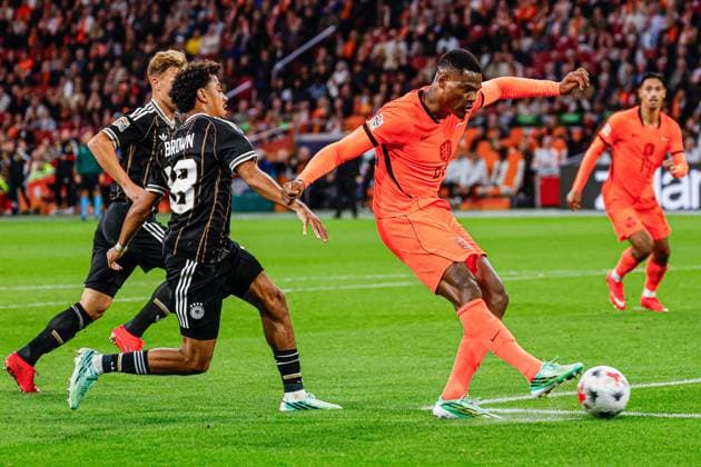 AMSTERDAM - Denzel Dumfries of the Netherlands battles for possession with Nathaniel Brown of Germany during the UEFA Nations League match between the Netherlands and Germany at the Johan Cruijff ArenA on 24 September 2026 in Amsterdam, the Netherlands. MARCEL TER BALS ANP UEFA Nations League 2026 27 xVIxANPxSportx xMarcelxterxBalsxIVx 569976332 originalFilename: 569976332.jpg