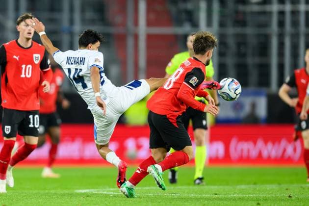 SOCCER - NL, AUT vs ISR LINZ,AUSTRIA,24.SEP.26 - SOCCER - UEFA Nations League, group stage, OEFB international match, Länderspiel, Nationalmannschaft Austria vs Israel. Image shows Guy Mizrahi (ISR) and Romano Schmid (AUT).  GEPAxpictures xDanielaxMoser
