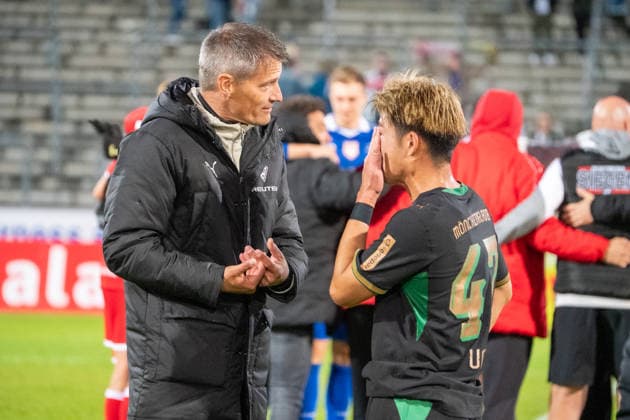 Germany Friendly Match, 2026–2027 Preseason: Sportfreunde Siegen vs. Borussia Mönchengladbach, Thursday, September 24, 2026, Leimbach Stadium, Siegen; Alexander Blessin, Head Coach, Borussia Mönchengladbach, in conversation with Zento Uno, Borussia Mönchengladbach; 47 Siegen, Leimbach Stadium, Germany Copyright: xOrhanxHabashx