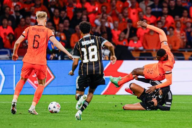 AMSTERDAM - Nadiem Amiri of Germany makes a tackle on Denzel Dumfries of the Netherlands during the UEFA Nations League match between the Netherlands and Germany at the Johan Cruijff ArenA on 24 September 2026 in Amsterdam, the Netherlands. MARCEL TER BALS ANP UEFA Nations League 2026 27 xVIxANPxSportx xMarcelxterxBalsxIVx 569977963 originalFilename: 569977963.jpg
