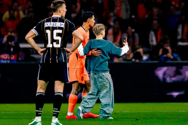 AMSTERDAM: A young fan on the field during the UEFA Nations League match between the Netherlands and Germany at the Johan Cruijff ArenA on September 24, 2026, in Amsterdam, Netherlands. Photo by DeFodi Images