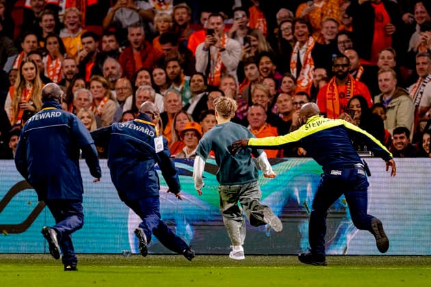 AMSTERDAM: A young fan on the field during the UEFA Nations League match between the Netherlands and Germany at the Johan Cruijff ArenA on September 24, 2026, in Amsterdam, the Netherlands. Photo by DeFodi Images