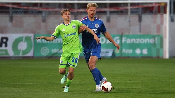 Soccer friendly match between Regionalliga team Rot Weiß Oberhausen and FC Schalke 04 at the Niederrhein Stadium in Oberhausen ** FOR EDITORIAL USE ONLY ** ** EDITORIAL USE ONLY ** p Soccer friendly match between Regionalliga team Rot Weiß Oberhausen (in blue jerseys) and FC Schalke 04 (in green jerseys) on Thursday, September 24, 2026, at the Niederrhein Stadium in Oberhausen. Photo by Frank Oppitz, FUNKE Foto Services p Sports Germany NRW Oberhausen Copyright FrankxOppitz Copyright: FrankxOppitz doc87quudrxubd1jbmkol03 ,EDITORIAL USE ONLY Copyright: FrankxOppitz