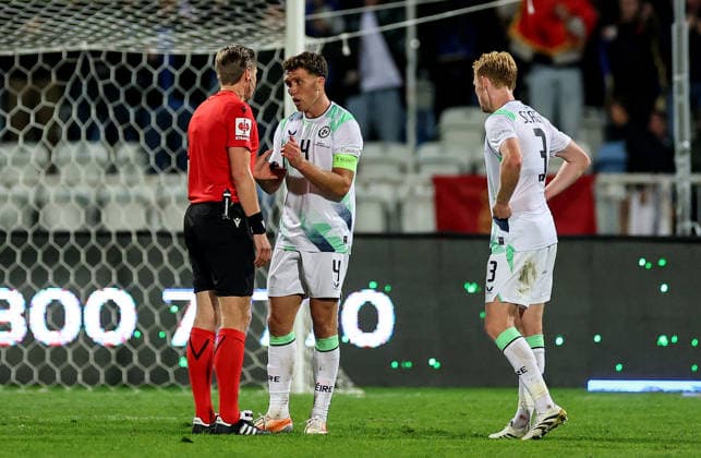 UEFA Nations League Group Stage, Fadil Vokrri Stadium, Pristina, Kosovo 24 9 2026 Kosovo vs Republic of Ireland Ireland s Dara O Shea argues with Referee Lawrence Visser after Kosovo s first goal Dara O Shea argues with Lawrence Visser after Kosovo s first goal 24 9 2026  Copyright: xx RB1_8140
