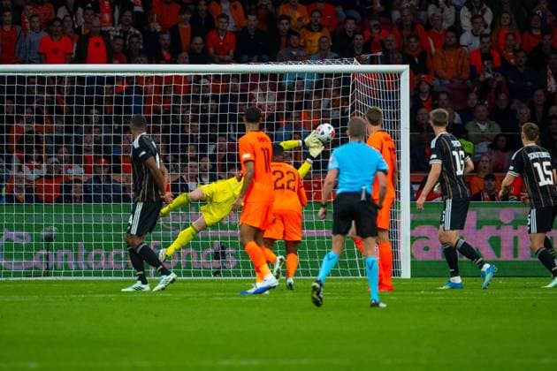Soccer, Men s, 2026–27 Season, UEFA Nations League League A, Group 2, Matchday 1 in Amsterdam, Netherlands vs. Germany; Germany goalkeeper Marc-André ter Stegen saves a shot by Ruben van Bommel of the Netherlands, September 24, 2026, Copyright: xMatthiasxKochx