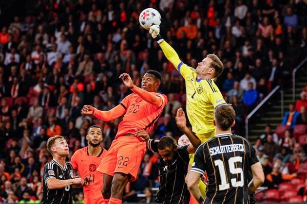 AMSTERDAM - Denzel Dumfries of the Netherlands heads the ball with Germany goalkeeper Marc ter Stegen during the UEFA Nations League match between the Netherlands and Germany at the Johan Cruijff ArenA on 24 September 2026 in Amsterdam, the Netherlands. MARCEL TER BALS ANP UEFA Nations League 2026 27 xVIxANPxSportx xMarcelxterxBalsxIVx 569980377 originalFilename: 569980377.jpg