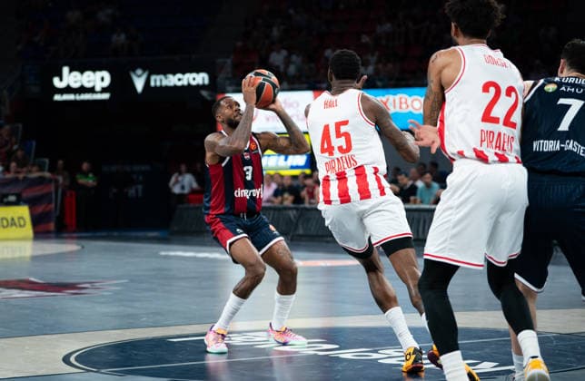 ESP Euroleague: Baskonia vs. Olympiacos BC — DJ Stewart of Baskonia during the Euroleague game between Baskonia and Olympiacos BC, played at Buesa Arena on September 24, 2026, in Vitoria, Spain. VITORIA, Spain — Basketball Copyright: xAgenciaxLOFx