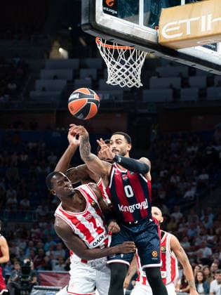 ESP Euroleague: Baskonia vs. Olympiacos BC — Markus Howard of Baskonia during the Euroleague game between Baskonia and Olympiacos BC, played at Buesa Arena on September 24, 2026, in Vitoria, Spain. VITORIA, Spain. Basketball Copyright: xAgenciaxLOFx