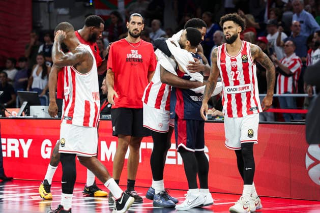 September 24, 2026, Vitoria-Gasteiz, Alava, Spain: Players of Olympiacos Piraeus gesture after the Turkish Airlines EuroLeague Regular Season Round 01 match between Baskonia Vitoria Gasteiz and Olympiacos Piraeus at Fernando Buesa Arena on September 24, 2026 in Vitoria-Gasteiz, Spain. Vitoria-Gasteiz Spain - ZUMAa181 20260924_zaa_a181_133 Copyright: xIrinaxR.xHx